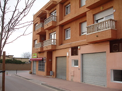 edificio pintado recientemente edificio pintado recientemente